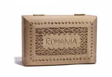 Casetă lemn sculptată 104